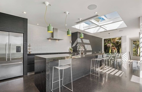 Westmere Apartamento | Westmere Luxury | w Pool | by Furnished Rentals