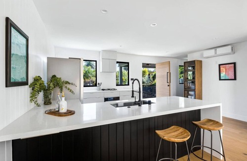 Venice Casa | Westminster Bungalow - Front House with Private Entrance