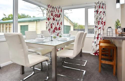 Saint Albans Casa | Weston Villa - Spacious & family Friendly - Bookahome