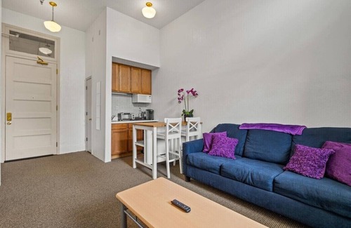 Kansas City Apartamento | Westport PrivateSuite - FreeParking - Walkable