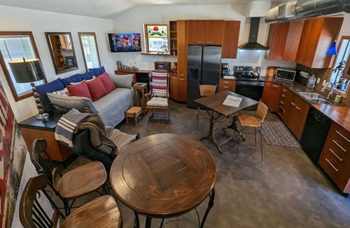 Berry Hill Apartamento | WestWood Shed Balcony-Berry Hill of 8th by Geodis