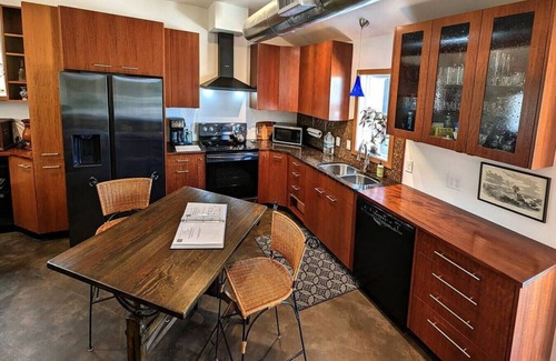 Berry Hill Apartamento | WestWood Shed Balcony-Berry Hill of 8th by Geodis