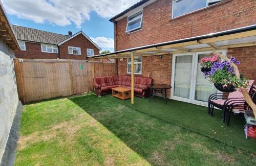 Luton Casa | Wetherne House, Beautiful Home, Parking Garden WiFi Self Check-in