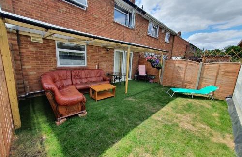 Luton Casa | Wetherne House, Beautiful Home, Parking Garden WiFi Self Check-in