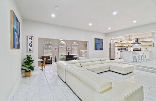 Whispering Oaks Casa | WeWelcome You to our 7 Bedroom 4 Bathroom Home