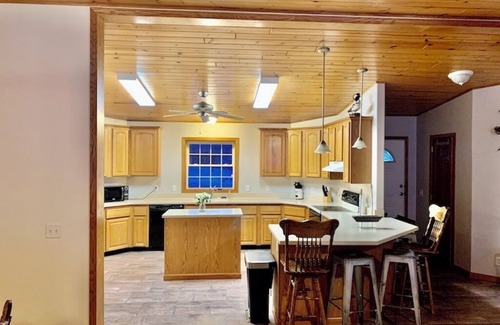 Lansing Cabina | Wexford Hollow... 6 Bedroom Cabin W/Pool & Hot Tub