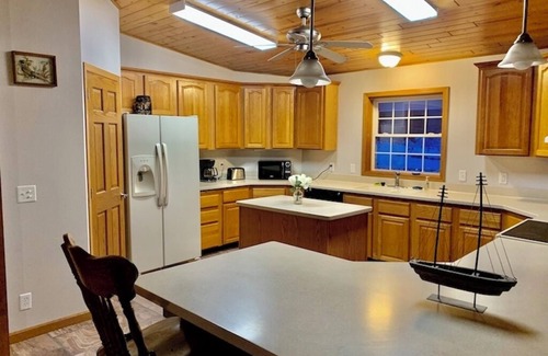 Lansing Cabina | Wexford Hollow... 6 Bedroom Cabin W/Pool & Hot Tub