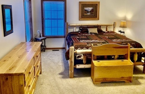 Lansing Cabina | Wexford Hollow Lodge w/ Hot Tub Jacuzzi & Pool
