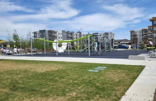 Northwest Calgary Apartamento | Wezi Taylor Oasis- 3 bedroom home