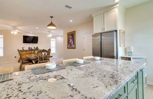 Brownsville Cabaña | Wfh-friendly Brownsville Home w/ Private Patio