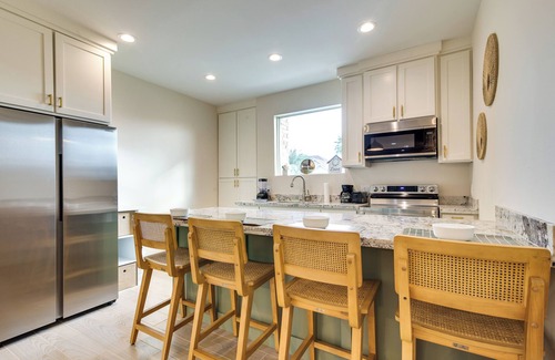 Brownsville Cabaña | Wfh-friendly Brownsville Home w/ Private Patio