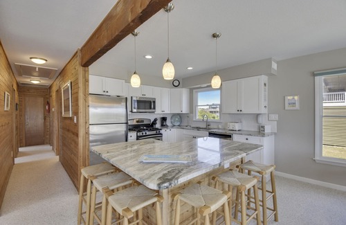 Whalehead Beach Casa | OASIS FRENTE AL MAR! ¡OFRECIENDO 3 DORMITORIOS, WIFI, SUPER OCEAN VIEWS Y HOT TUB !!