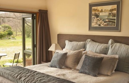 Acacia Bay Cama Y Desayuno | Whakaipo Lodge