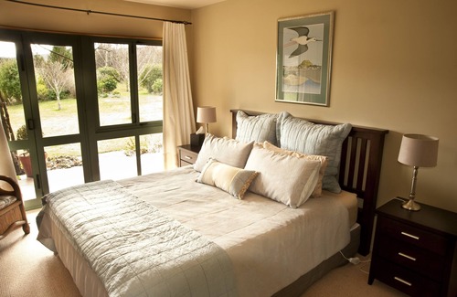 Acacia Bay Cama Y Desayuno | Whakaipo Lodge