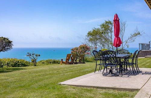 Trinidad Casa | Whale Rock Suite #2
