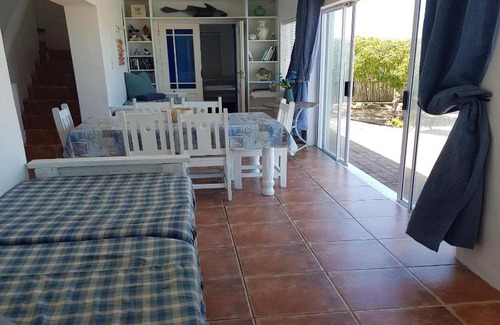 Yzerfontein Apartamento | Whale Tale Beach House