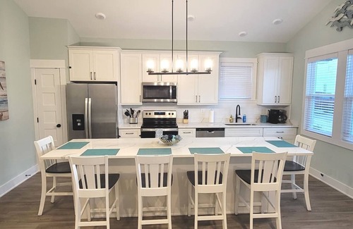 Corolla Village Condominio | Whalehead Waves: New Condo - Steps to the Beach
