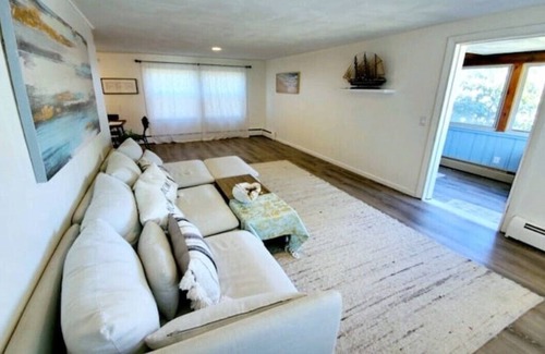 Potowomut Casa | Whaler's Inn - 2nd from Water + 1min Walk to Beach