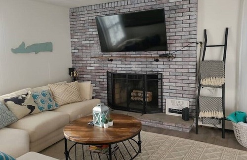 Potowomut Casa | Whaler's Inn - 2nd from Water + 1min Walk to Beach