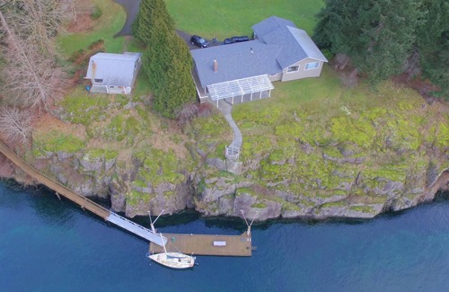 Quathiaski Cove Cabaña | ¡Ballenas y águilas por tu puerta! Impresionantes vistas al mar, privado y tranquilo.