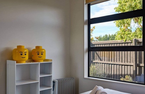 Kaikoura Casa | Whanau Retreat - A modern, warm family home located in a peaceful loaction.