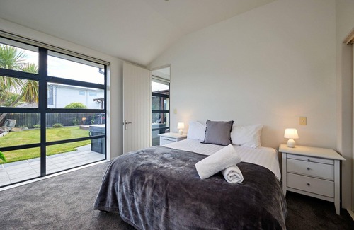 Kaikoura Casa | Whanau Retreat - Beautiful Home, Sunshine on McRae