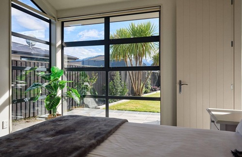 Kaikoura Casa | Whanau Retreat - Beautiful Home, Sunshine on McRae
