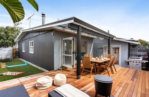 Whangamata Casa | Whanga Beach Bach and Sleep-out