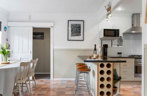 Whangamata Casa | Whanga Beach Bach and Sleep-out