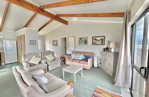 Whangamata Casa | Whangamata by the Beach -4BR Ocean-View Family Beach House
