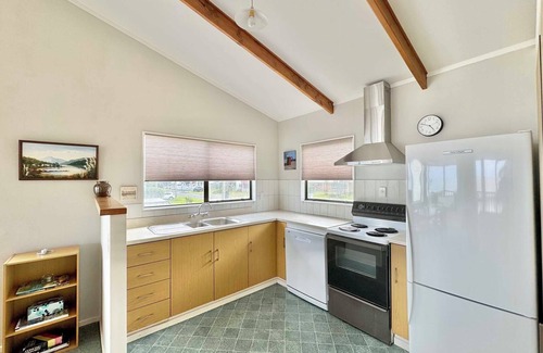 Whangamata Casa | Whangamata by the Beach -4BR Ocean-View Family Beach House
