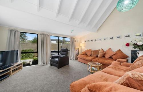 Otaki Beach Casa | Wharerata - Otaki Beach Holiday Home