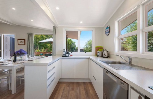 Wharewaka Cabaña | Wharewaka Hideaway - Wharewaka Holiday Home