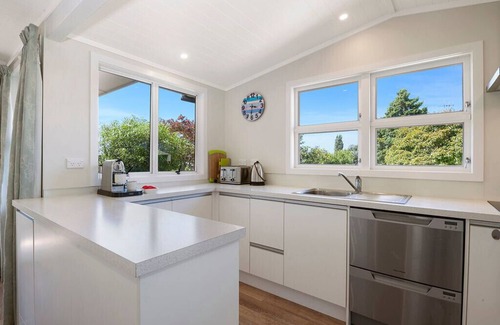 Wharewaka Cabaña | Wharewaka Hideaway - Wharewaka Holiday Home