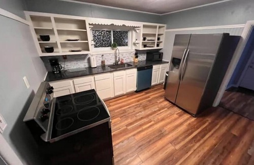 Nitro Casa | What a cute 2 bed room 1 bath home