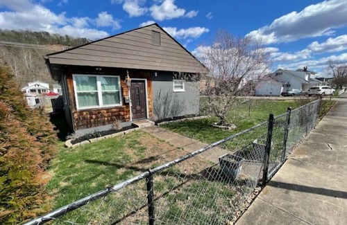 Nitro Casa | What a cute 2 bed room 1 bath home