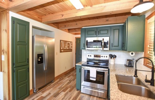 Flat Hollow Marina Casa | Whatever Floats Your Boat! Norris Lake Waterfront w/ Private Dock Sleeps 15