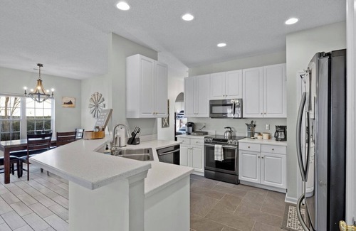 Murraysville Casa | Wheatfields Home · Amazing Location+Fire Pit+Games| Backyard Bungalow