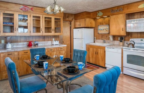 Lincoln City Apartamento | The Wheelhouse: balcón de 2 dormitorios frente al mar, chimenea, cocina completa, wifi