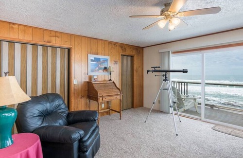 Lincoln City Apartamento | The Wheelhouse: balcón de 2 dormitorios frente al mar, chimenea, cocina completa, wifi