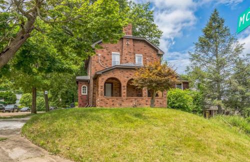 Wilkinsburg Casa | Where Classic Charm Meets Modern Serenity