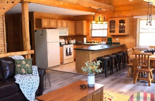 Friendship Cabina | Where Lazy Days Are the Best Days -near Trails and Lakes-5 beds