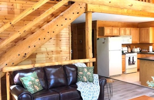 Friendship Cabina | Where Lazy Days Are the Best Days -near Trails and Lakes-5 beds