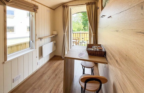 Kirkby on Bain Cabaña | Whether you seek relaxation, adventure, or both, this idyllic retreat promises a memorable stay.
