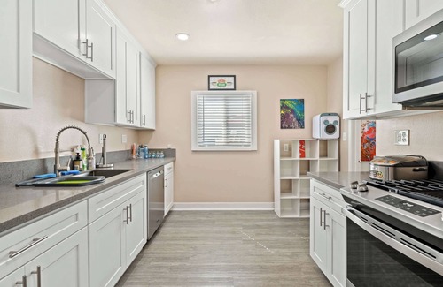 Westmont Casa | Whimsical Family Stay, 10 Min Walk to PV Hospital