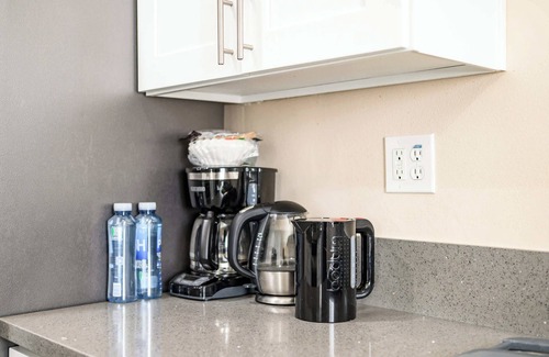Westmont Casa | Whimsical Family Stay, 10 Min Walk to PV Hospital