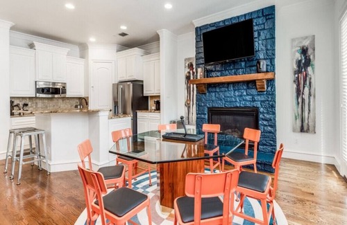 Legacy Park Casa | Whimsical Legacy town home - Driem House