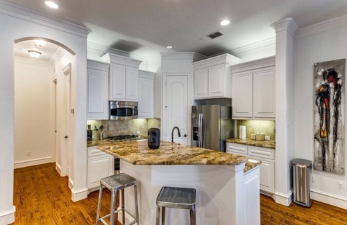 Legacy Park Casa | Whimsical Legacy town home - Driem House