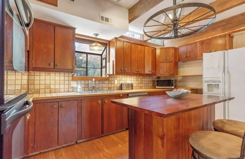 Southwest Raleigh Casa | Whimsical, Walkable, Garden Gem - The Famous Raleigh Mill House
