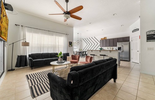 Davenport Casa | Whimsical Wonderland - Free Heated - Pool Games